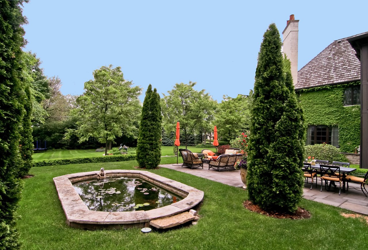 A Spectacular Home to Indulge an Opulent Lifestyle 