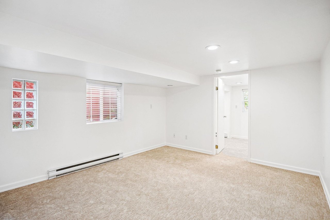 4533 W 8th Ave