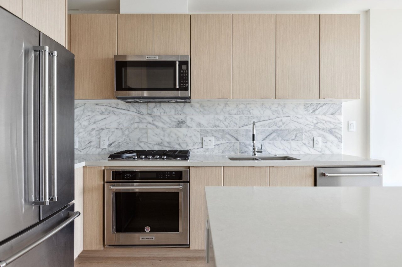 1601-530 Whiting Way, Coquitlam