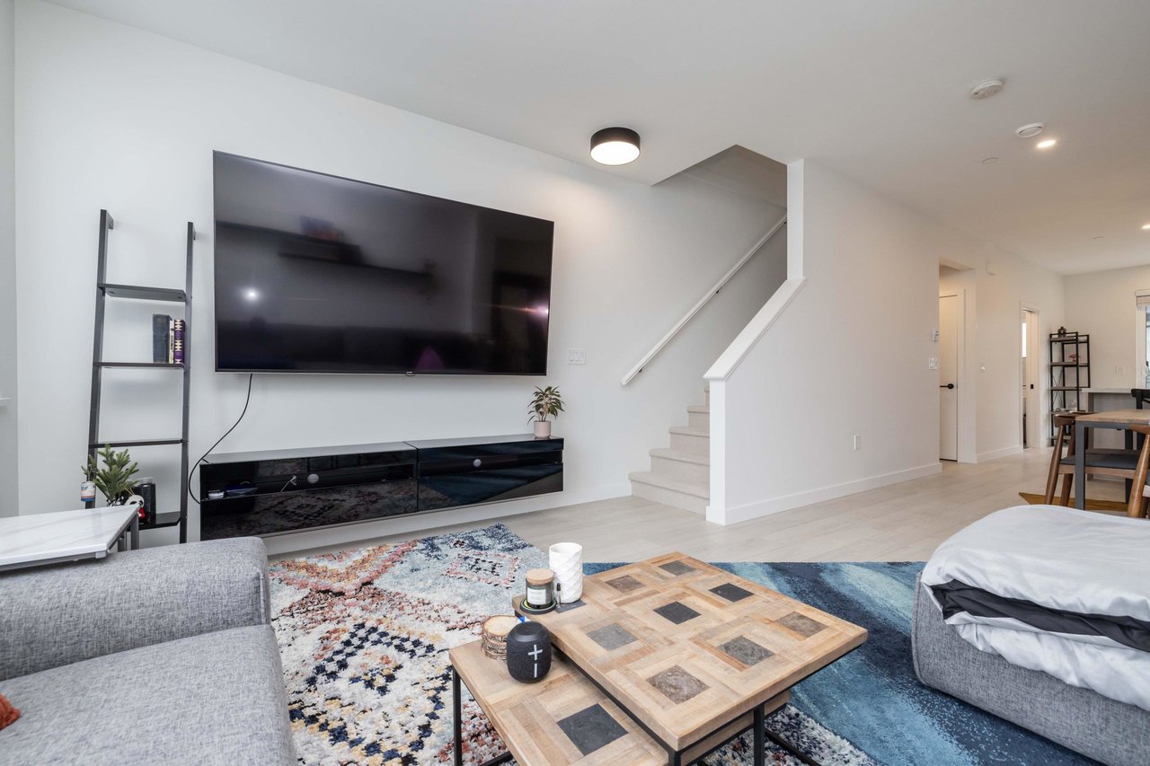 207-3105 St George St
