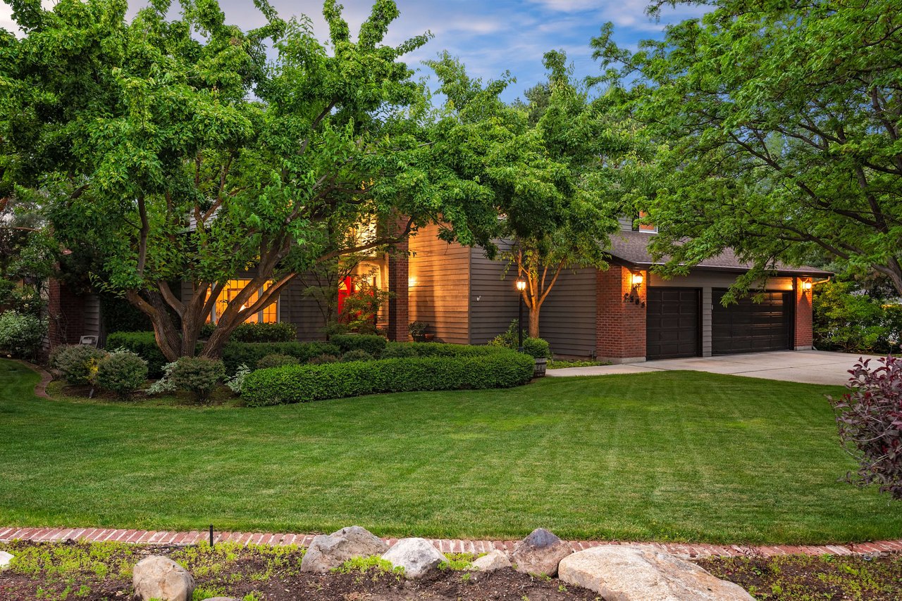 2303 E Table Rock Road