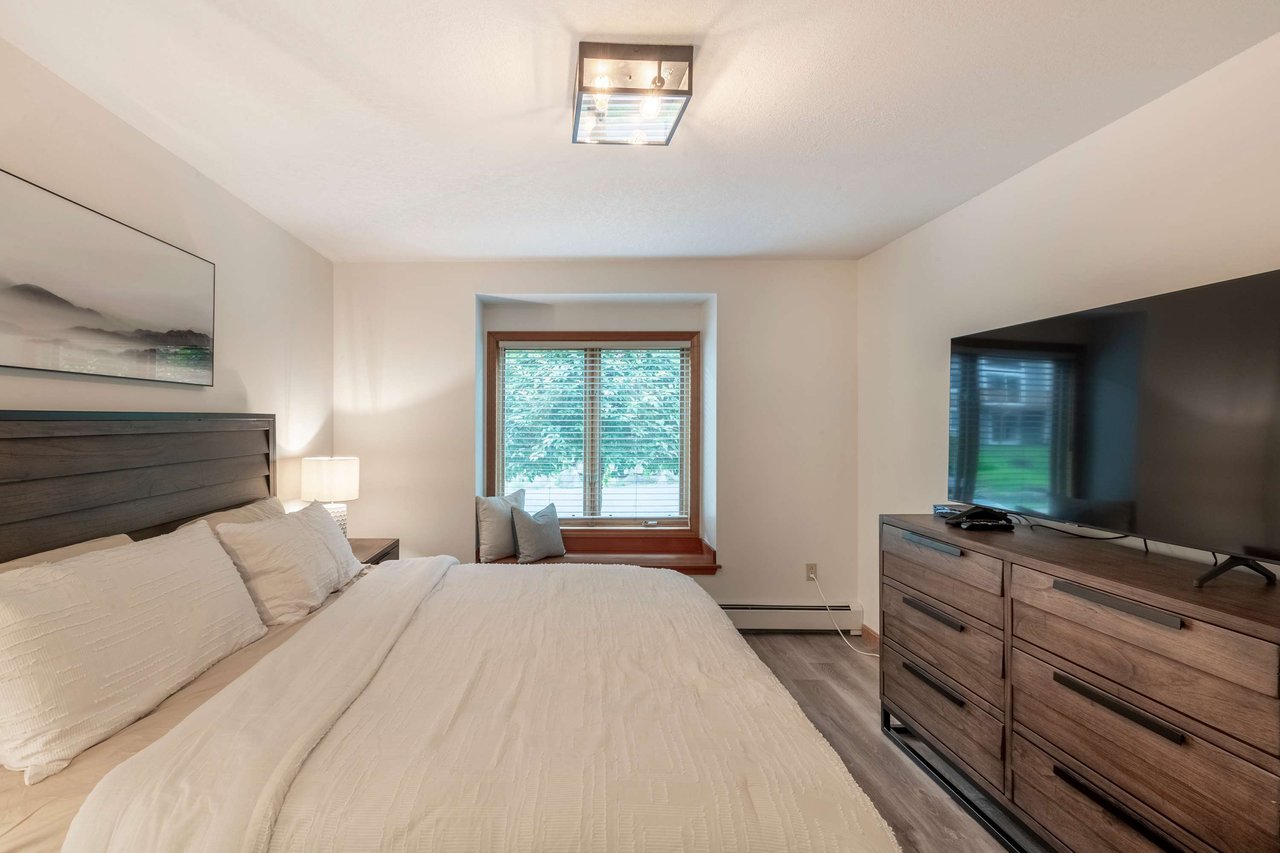 4 bedroom + Loft Forest Ridge Town Home for Ski Season