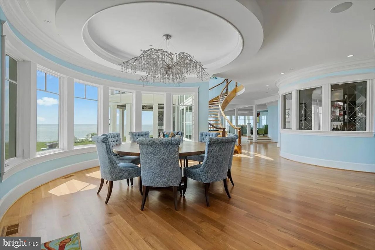 220 Lighthouse View Dr