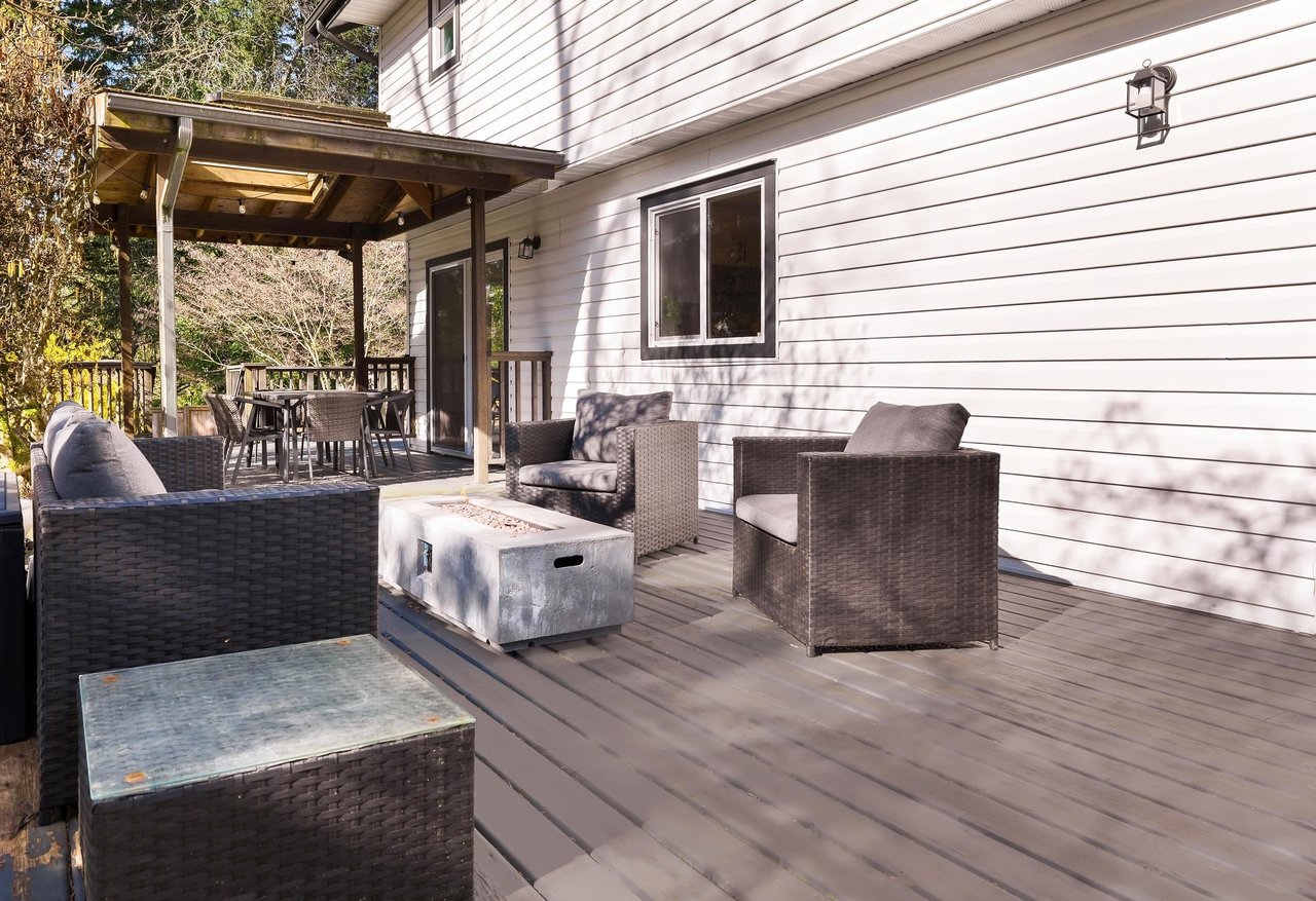 2548 Nairn Wy
