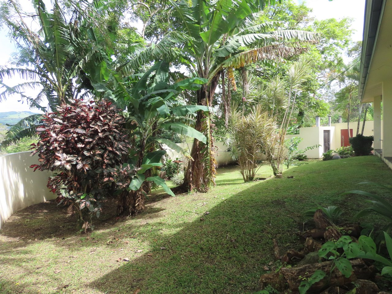 Modern Home with Guesthouse, Lake Arenal, Alajuela