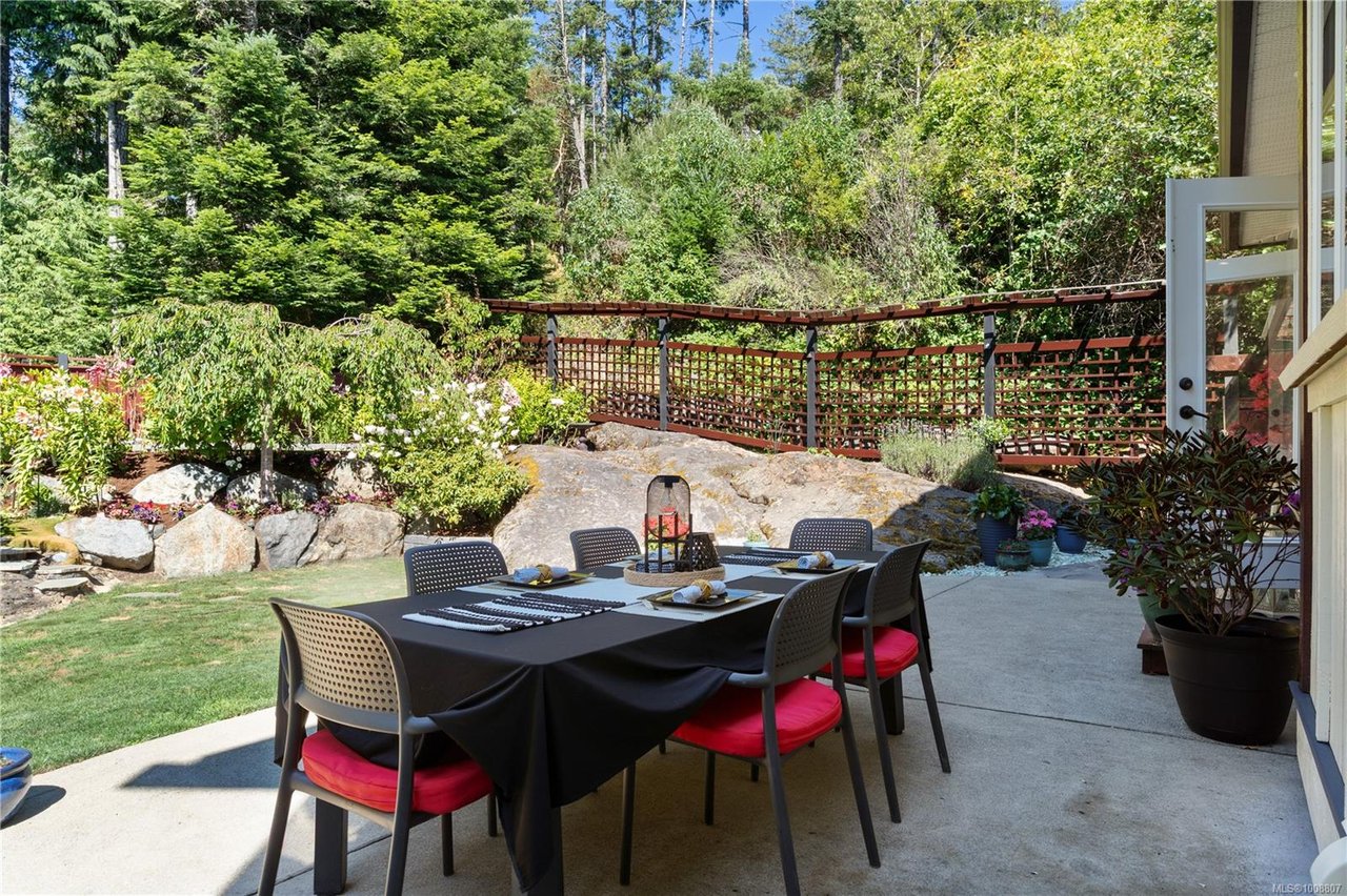 630 Granrose Terr, Colwood