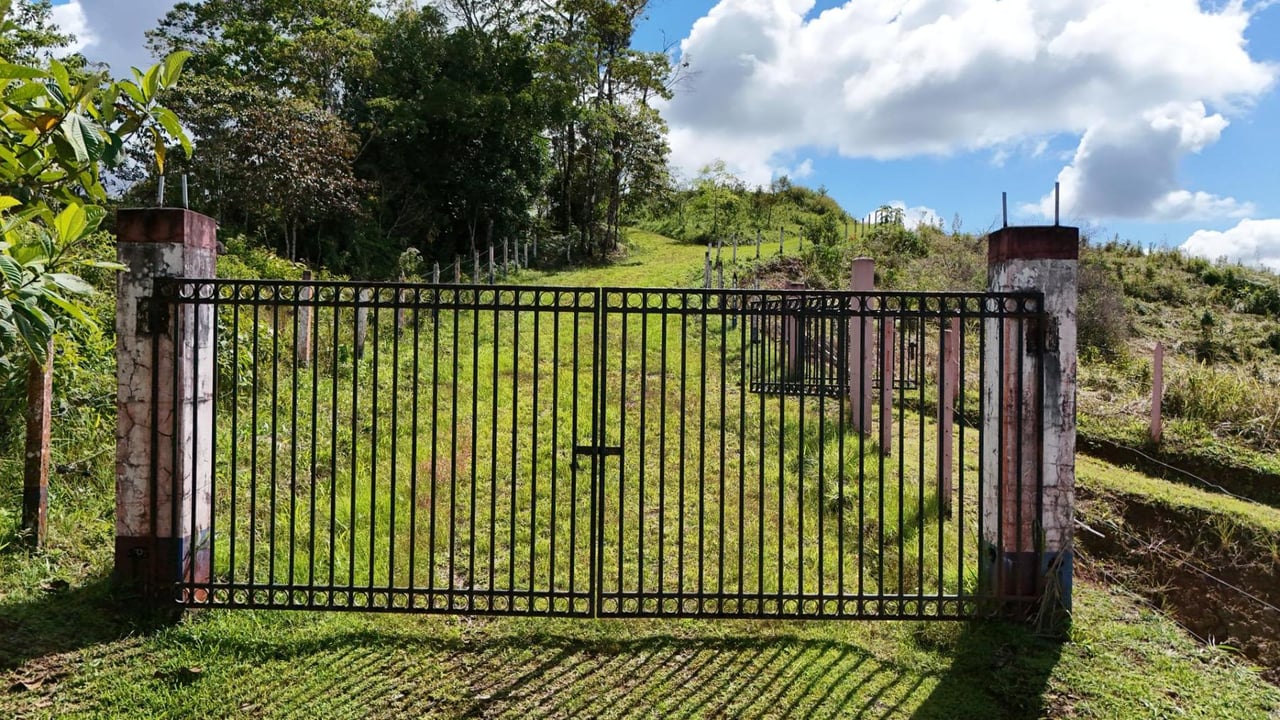 River and Waterfall Ranch, Perez Zeledon, San Jose