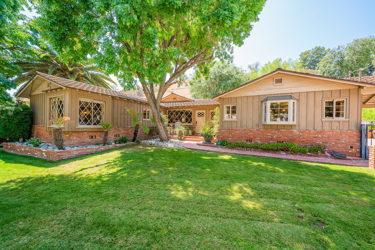A Lil Bit O' Country in Shadow Hills * SOLD at full price