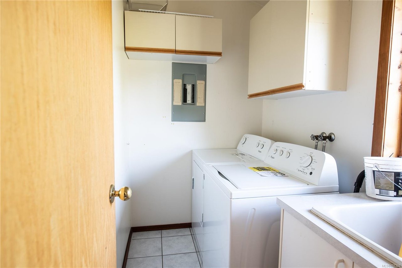 7081 Central Saanich Rd