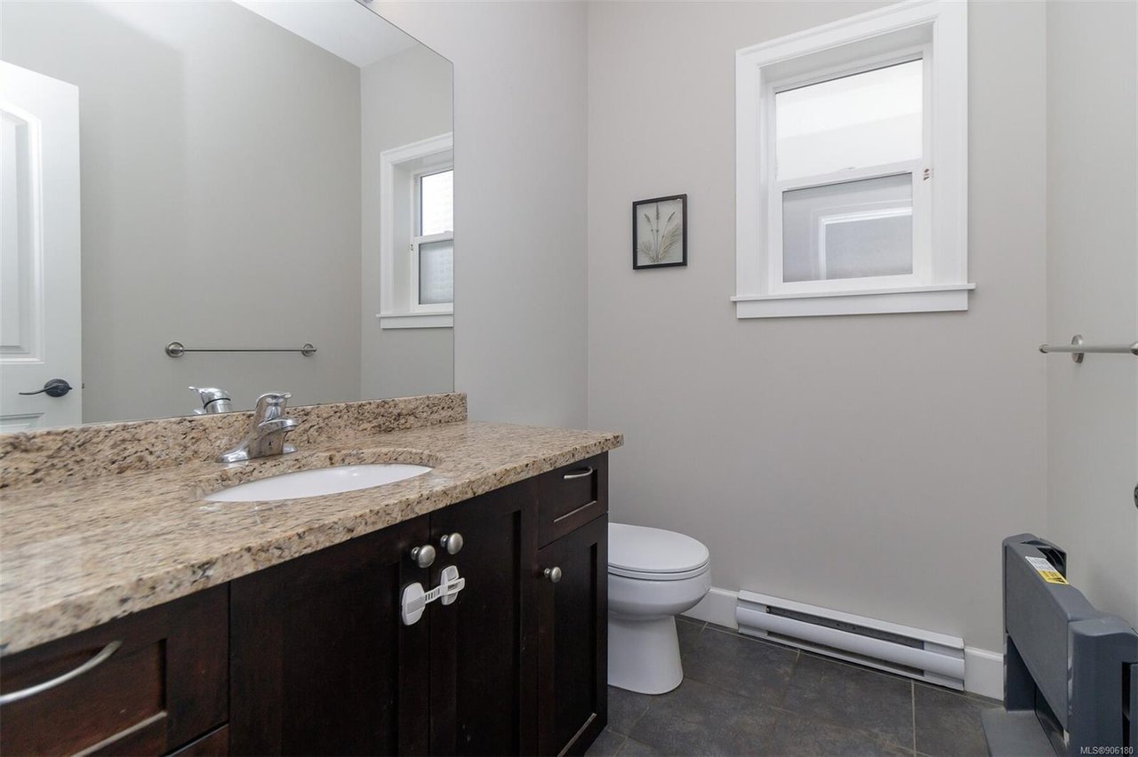 2074 Solent St, Sooke