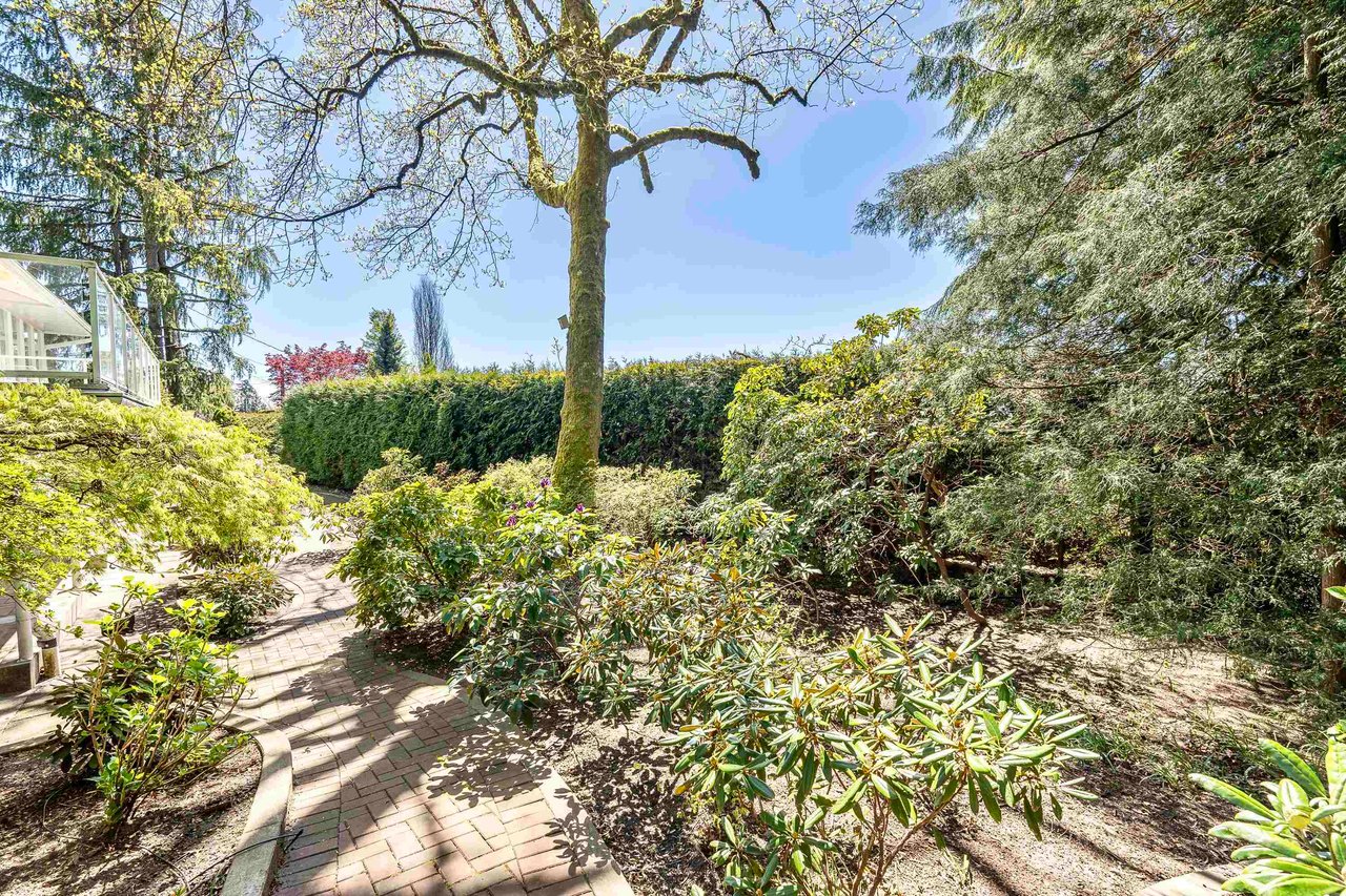 580 Granada Cres