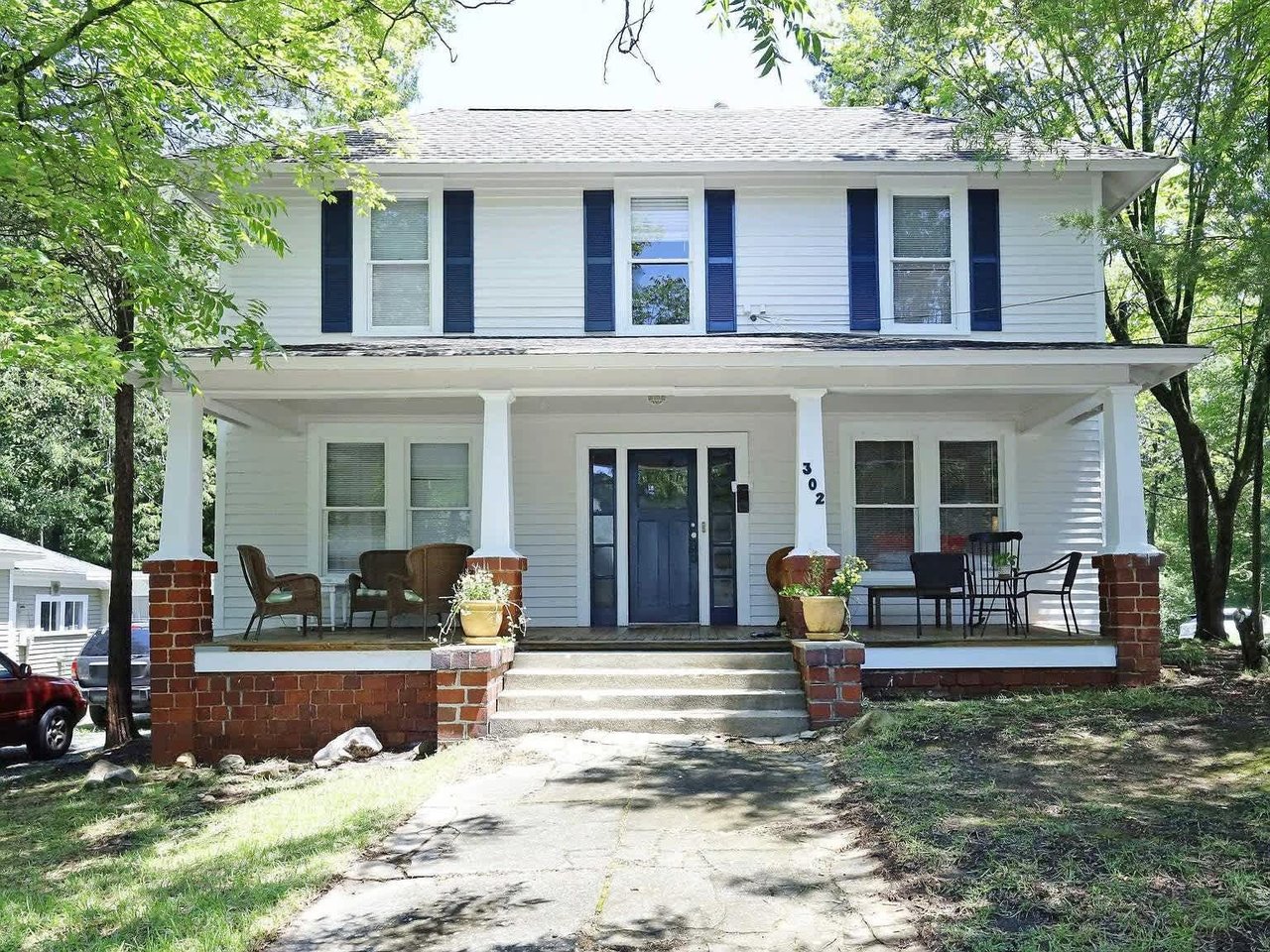 302 Henderson St