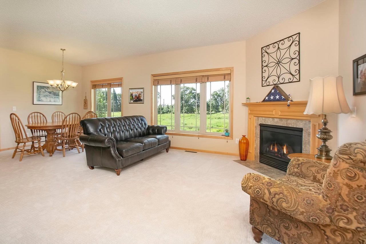 Gorgeous End-Unit Townhome!