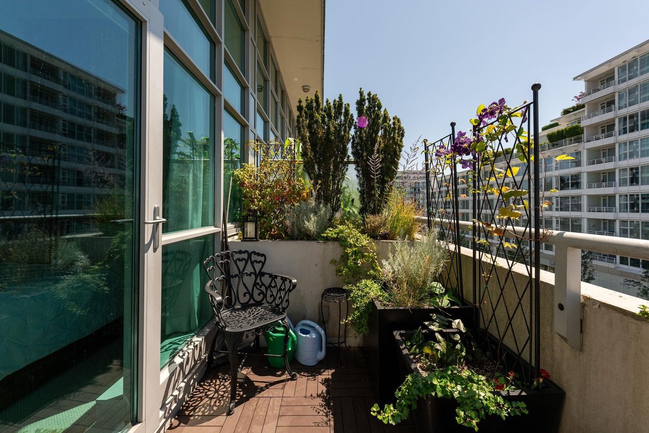 608-100 E Esplanade Ave