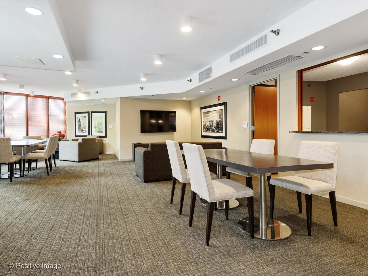 400 N Lasalle St, #2702