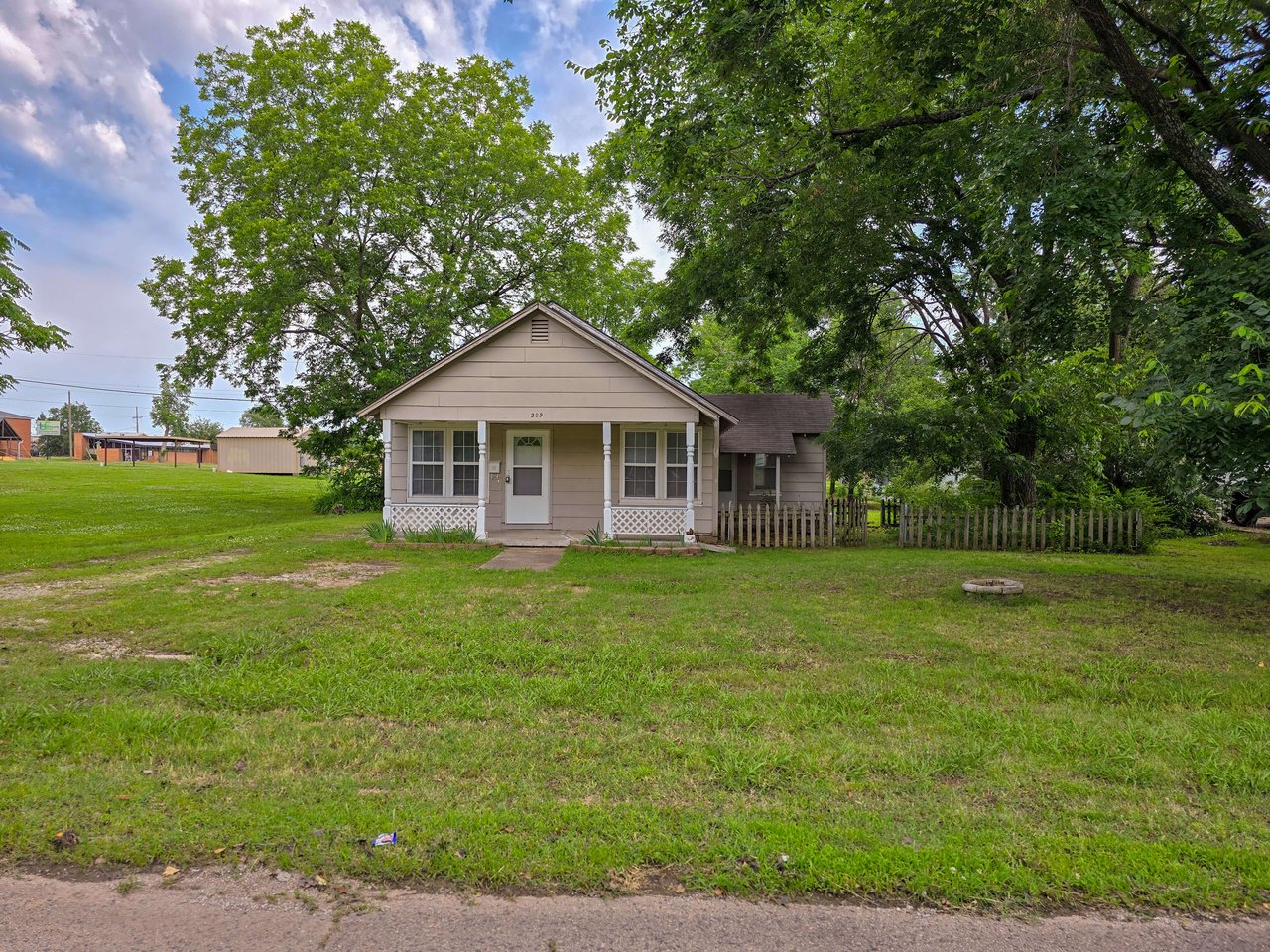 209 E Main St