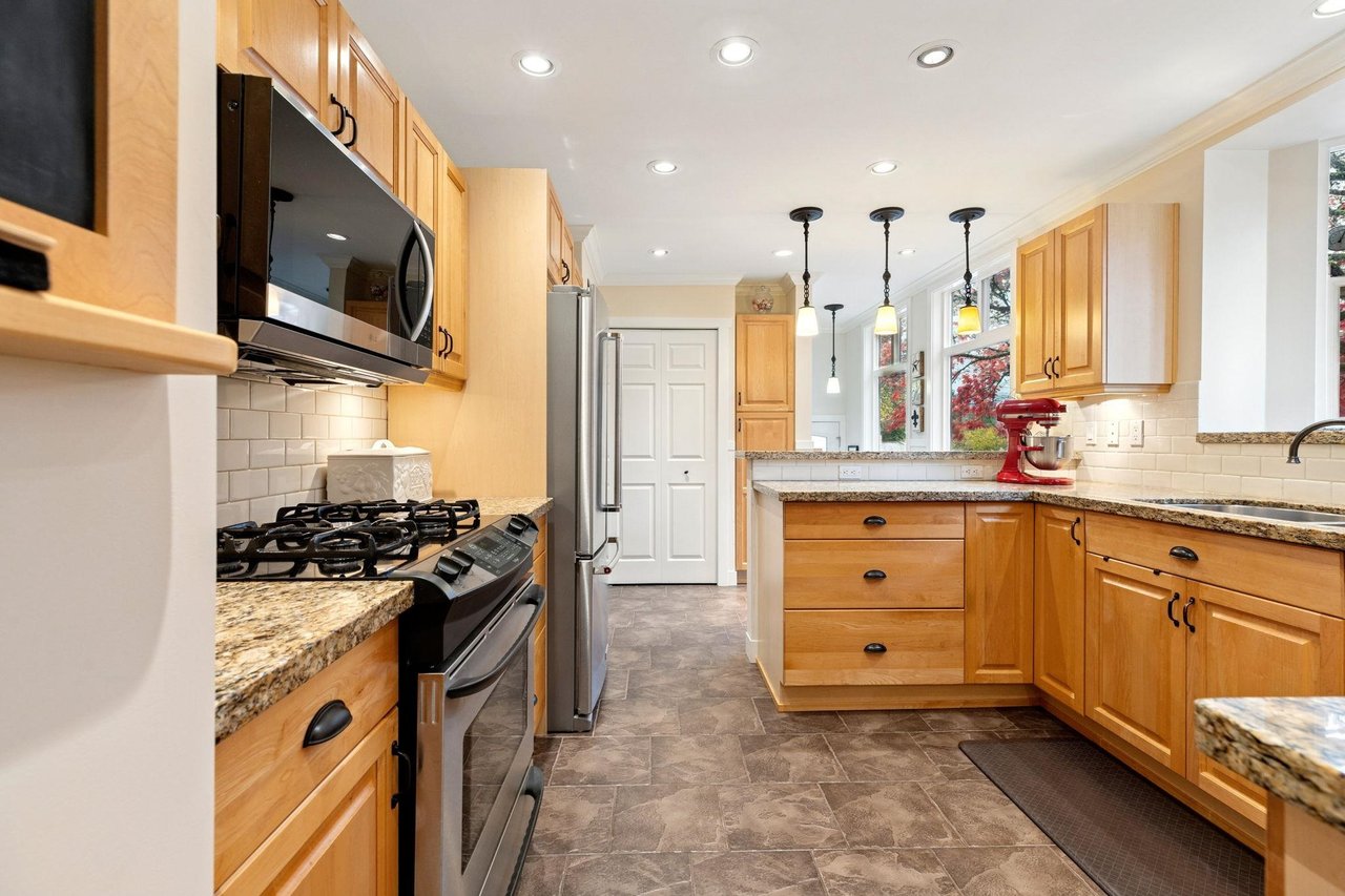 1501 Marine Cres
