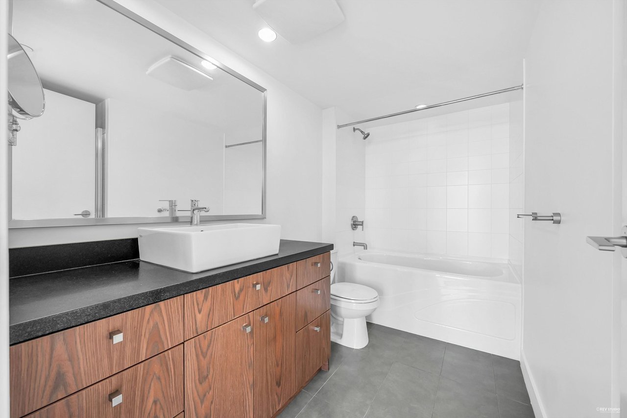 202-3228 Tupper St