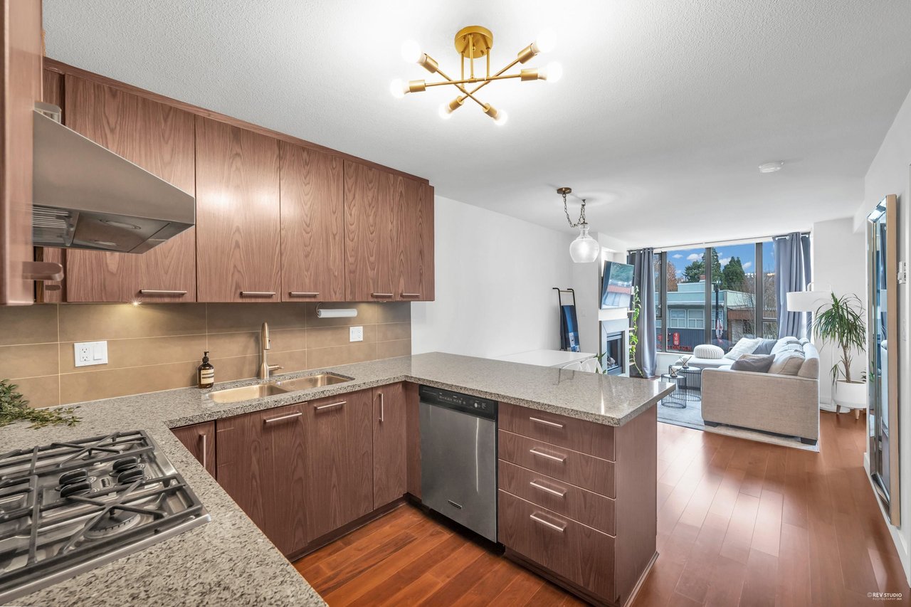 318-3228 Tupper St