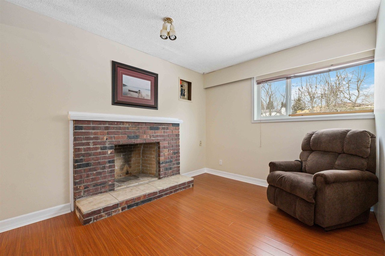 15774 96 Ave