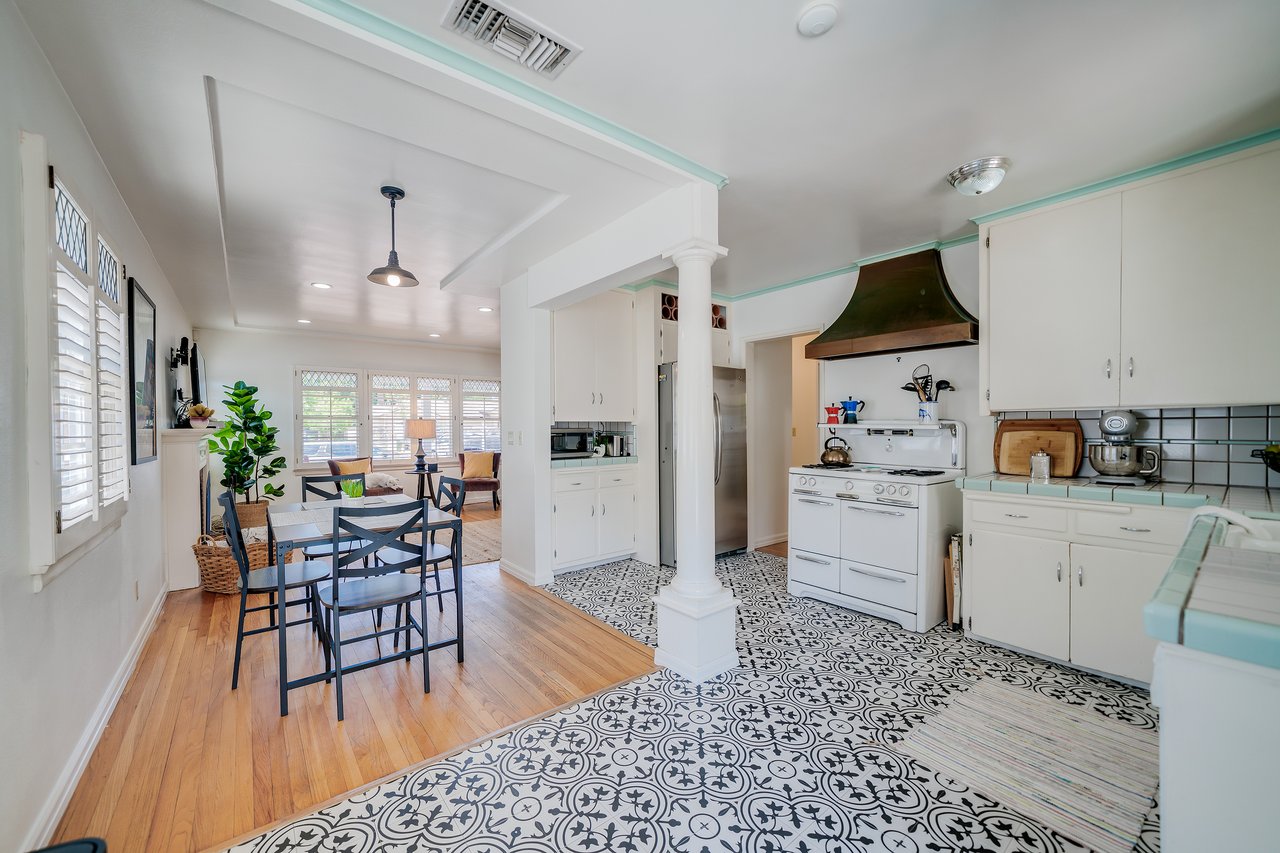 5532 Greenbush Ave.