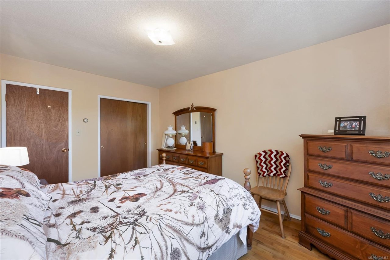989 Abbey Rd, Saanich