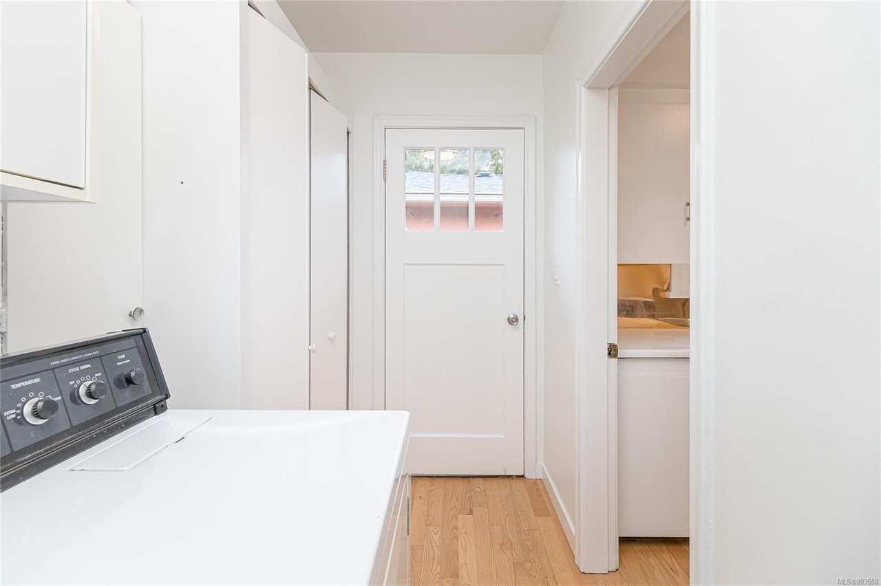 1867 Neil St, Saanich