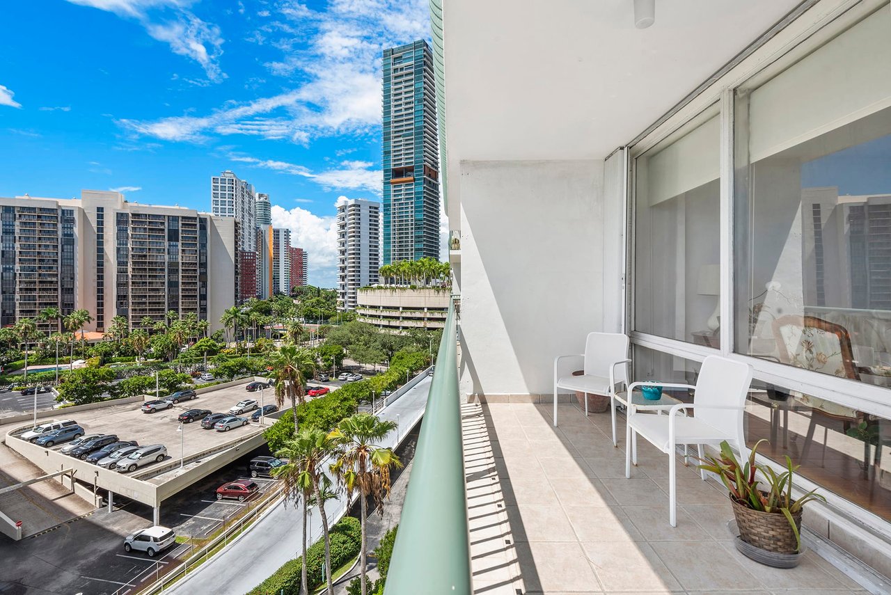 1408 Brickell Bay Dr Unit: 807