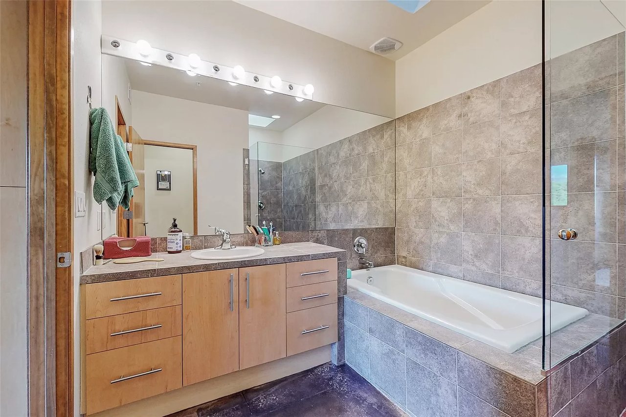 604 Avenida Villa Hermosa #201