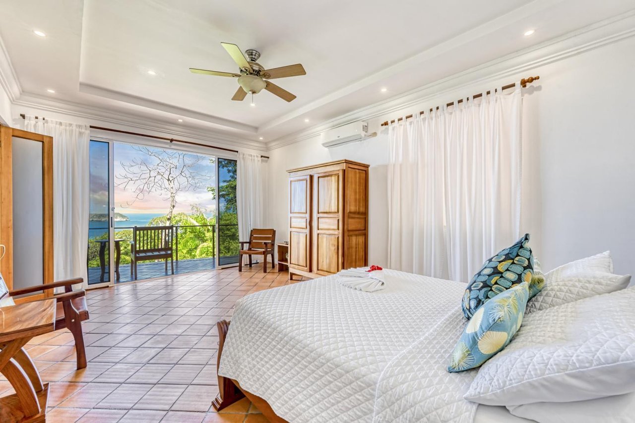 Villa Alegria with Outstanding Ocean View and Short Walk to the Beach