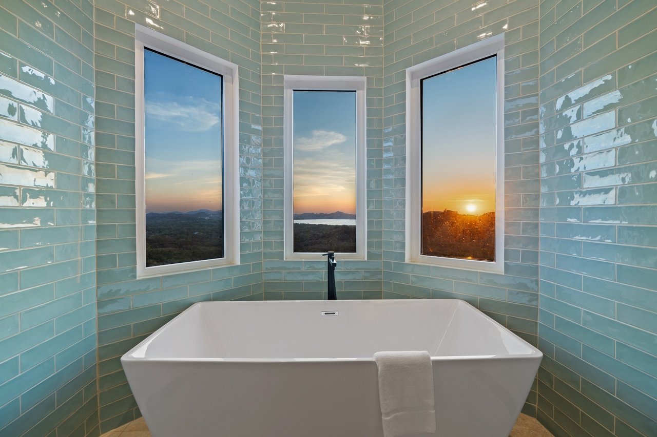 Renovated Tropical Ocean Estate, Flamingo, Guanacaste