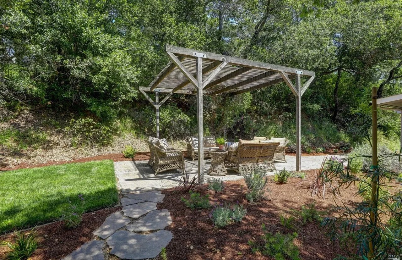 116 Winding Way