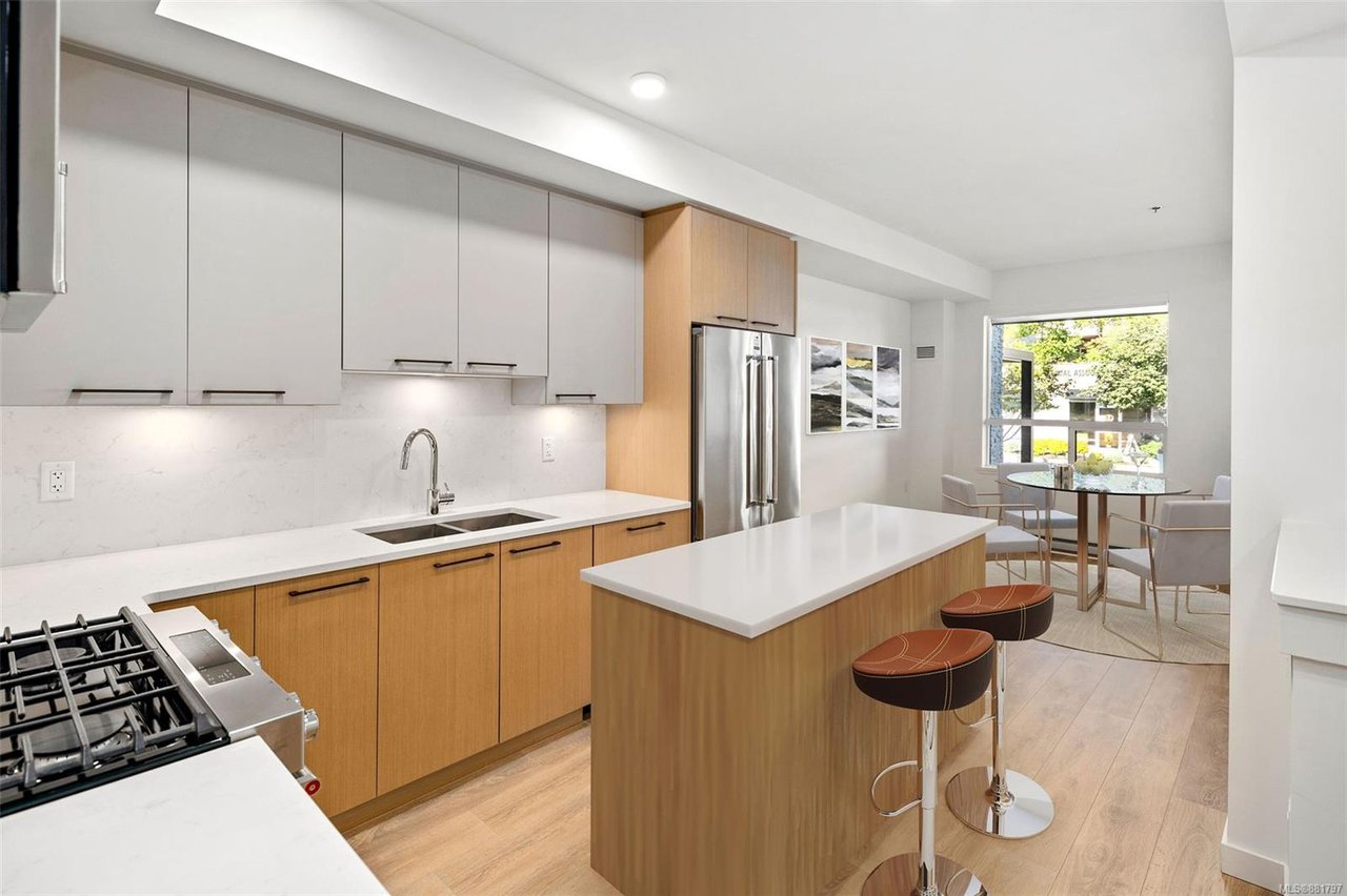 103-7162 W Saanich Rd