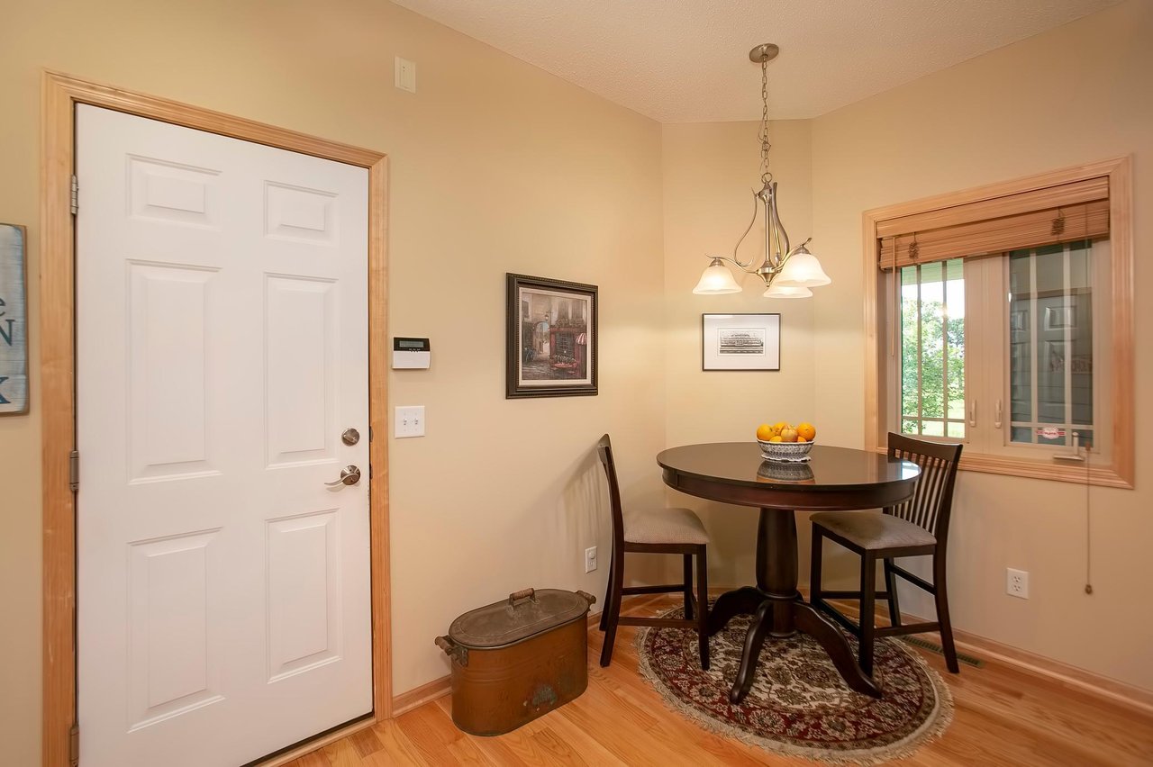 Gorgeous End-Unit Townhome!