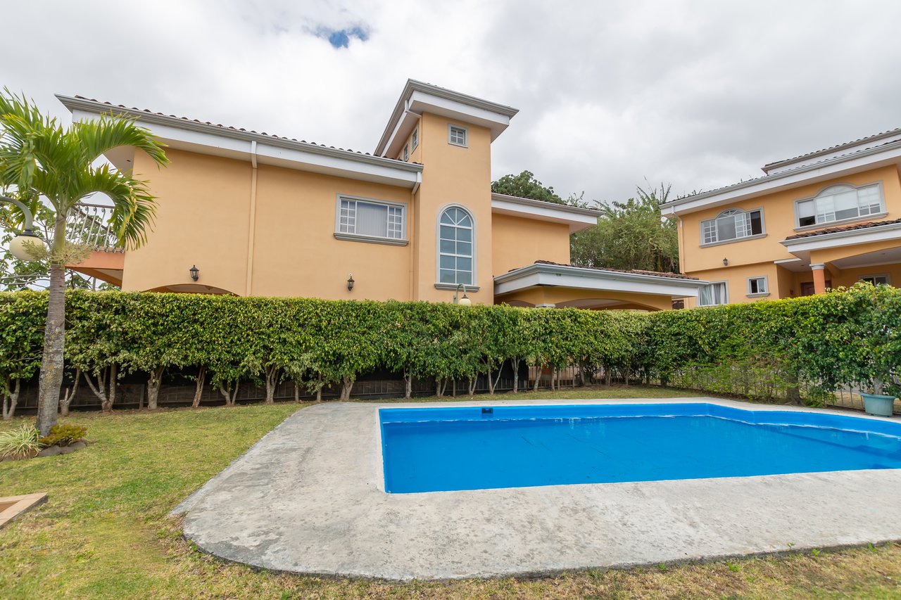 Colonial Gated Community Villa, Curridabat, San Jose