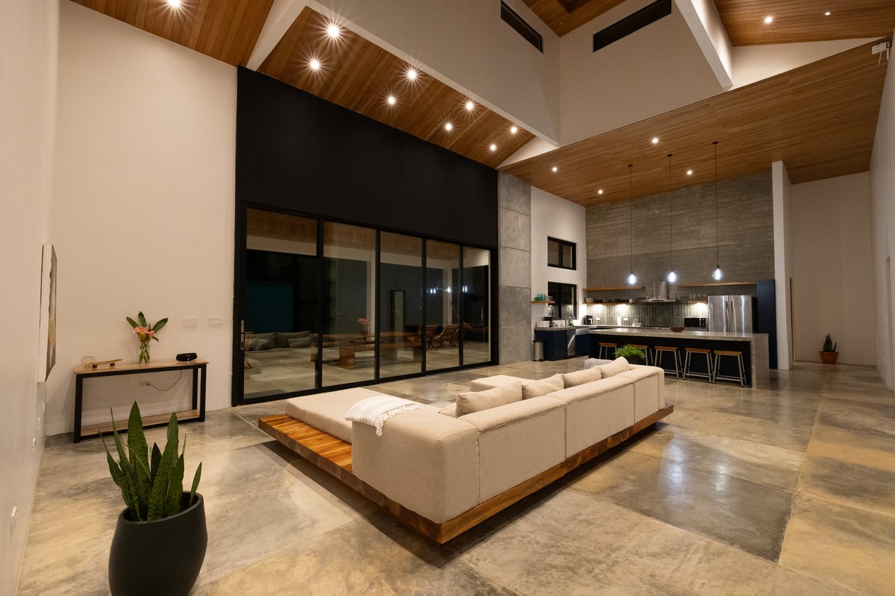 Contemporary Lake View Home, Lake Arenal, Alajuela