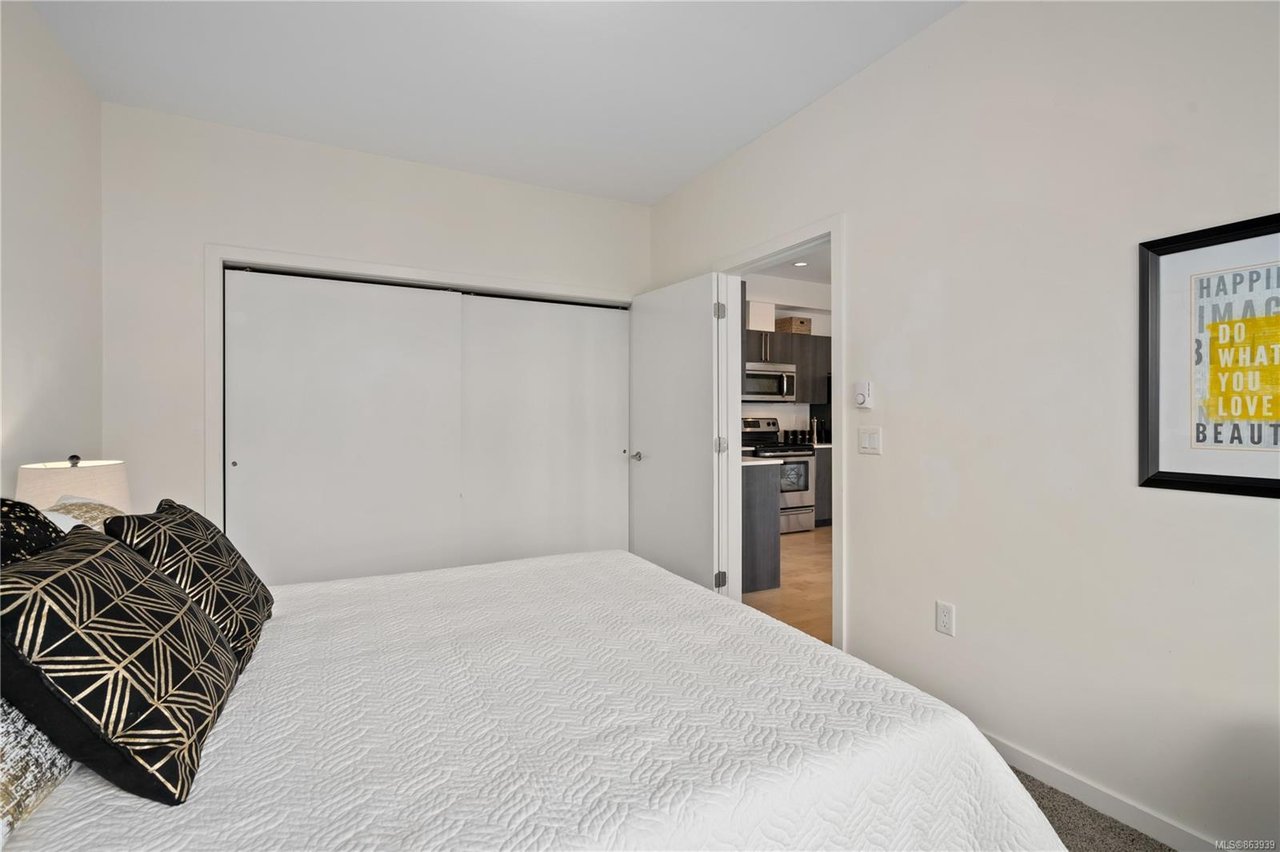 106-4050 Douglas St, Saanich