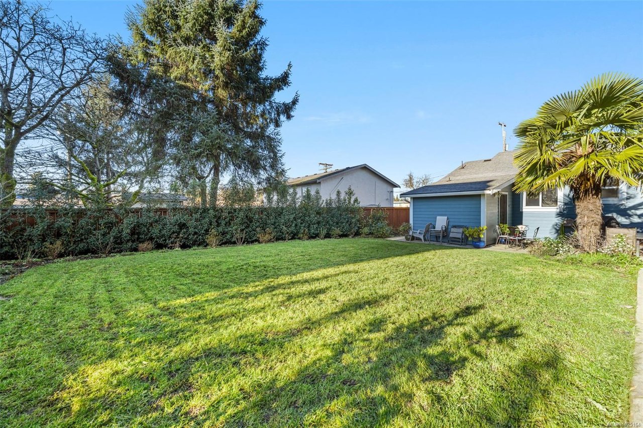 1123 Reynolds Rd, Saanich