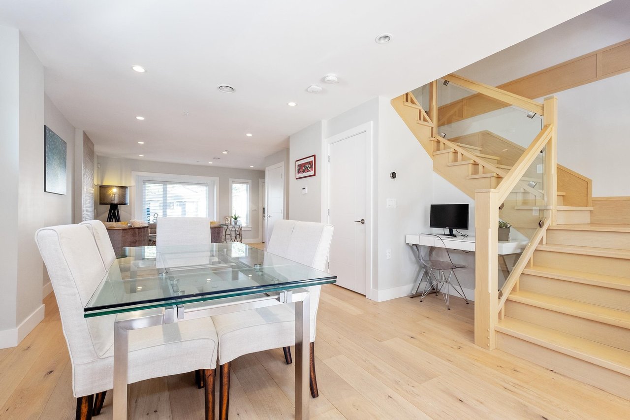 233 W 19th St