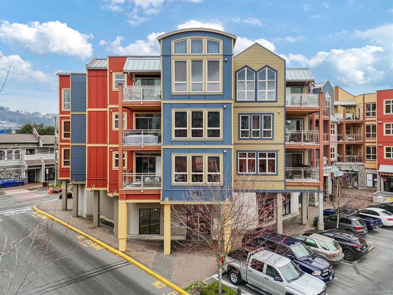 300-755 Goldstream Ave