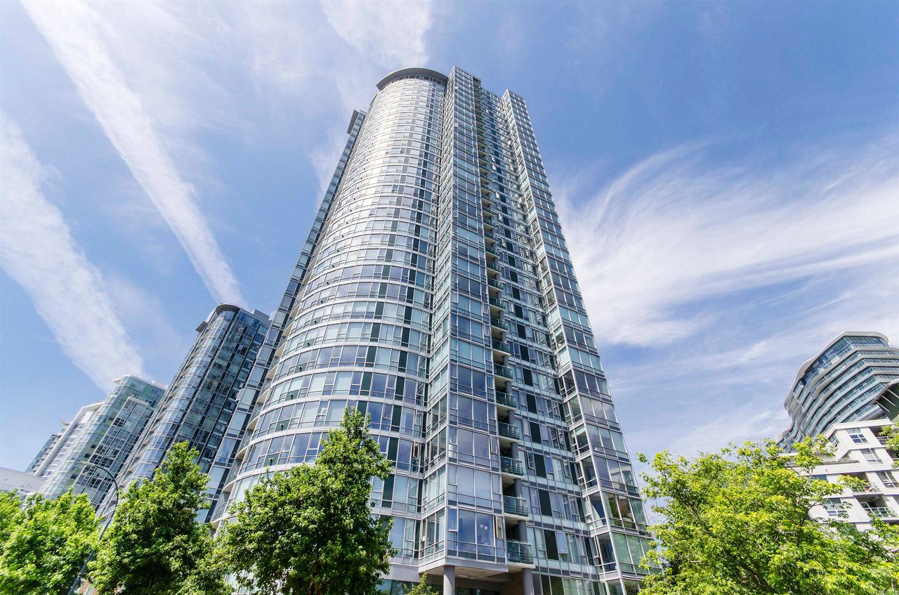 3207-1033 Marinaside Cres