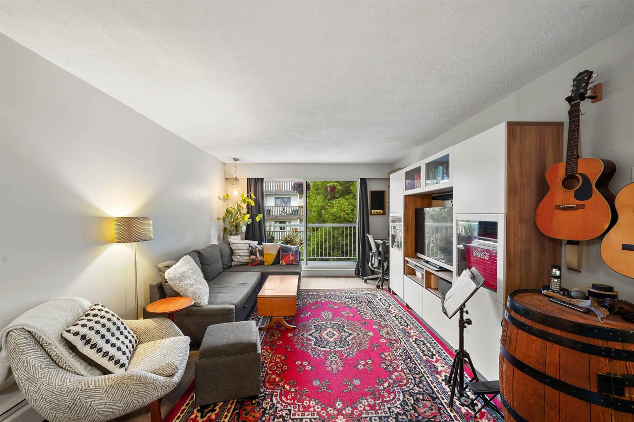 317-371 Ellesmere Ave