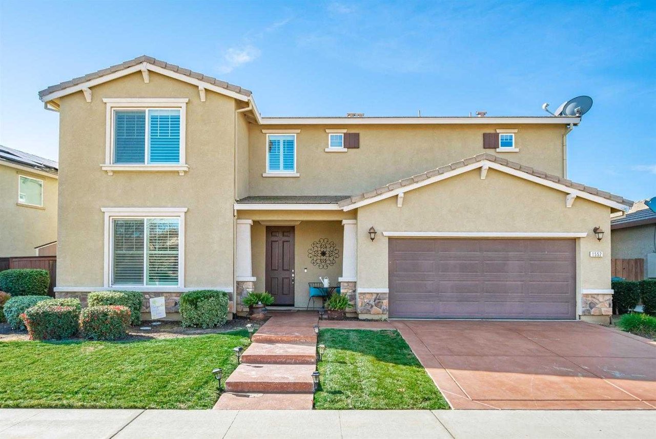 1552 Flora Way