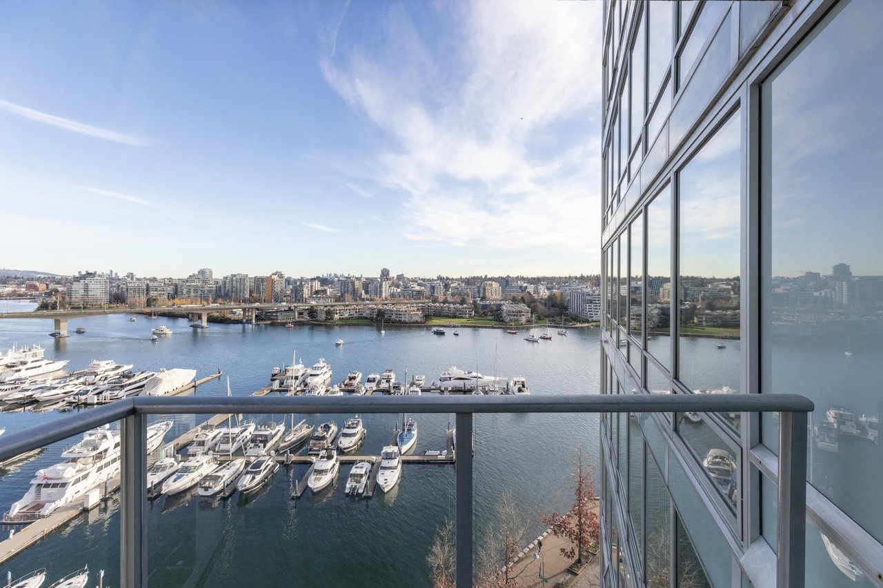 1601-1228 Marinaside Cres