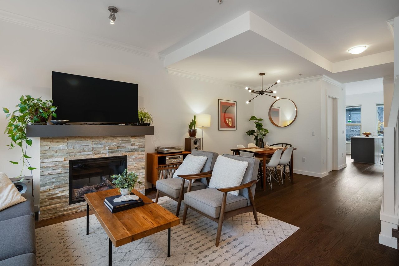 10-308 E 14th St