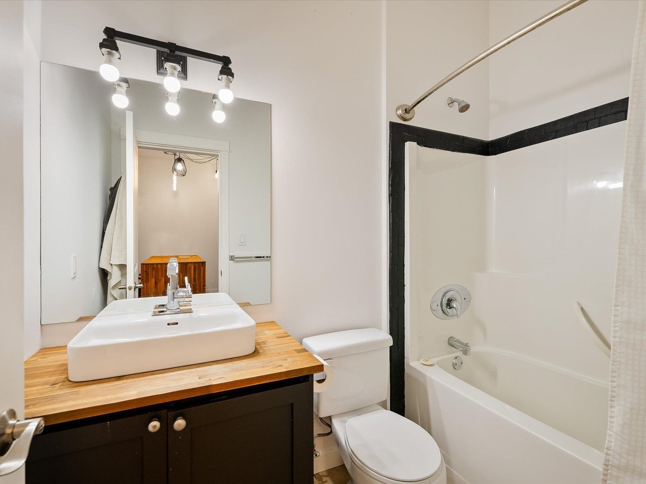 102-1411 Portage Rd