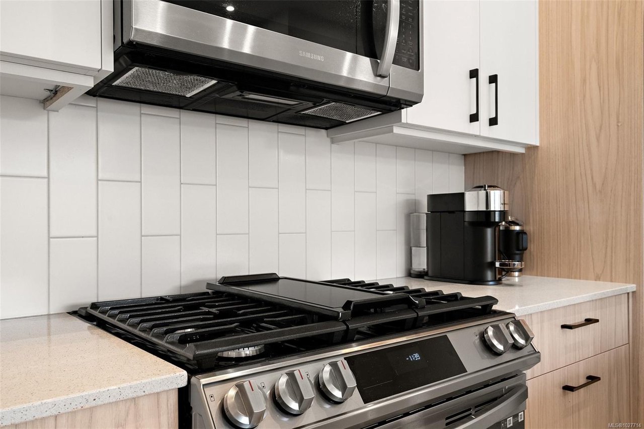 606-947 WhirlaWy Cres