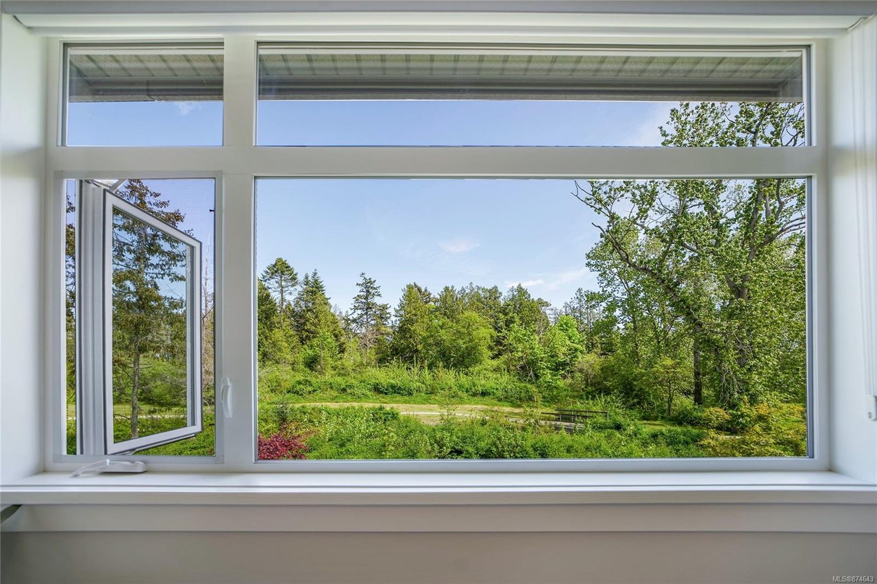 2187 Deerbrush Cres