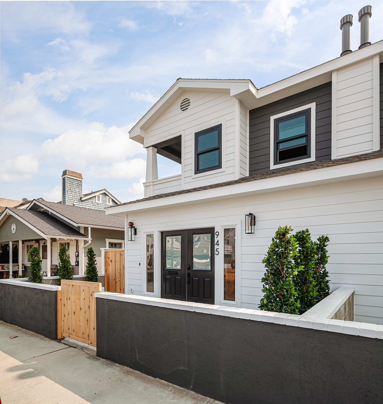 945 W Balboa Boulevard