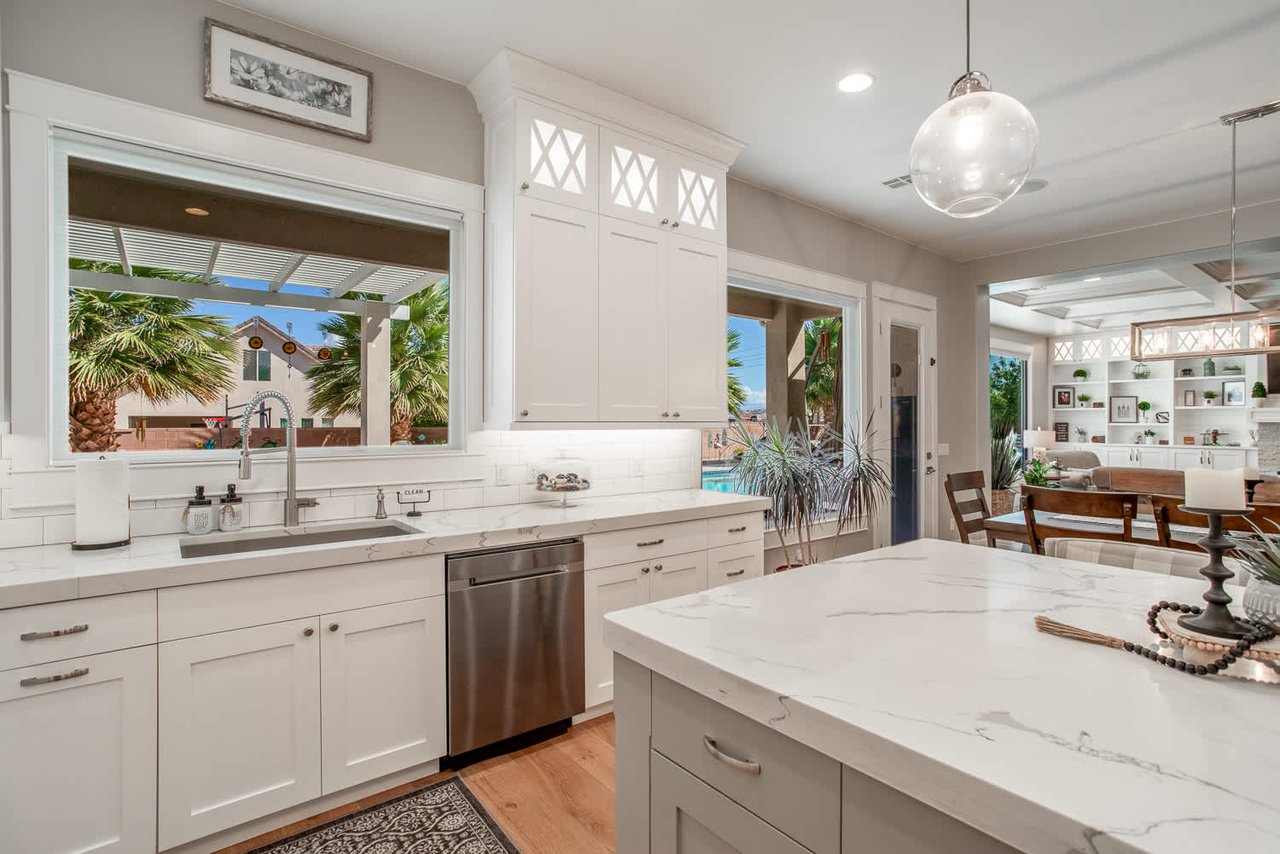258 W Blue Quartz Dr